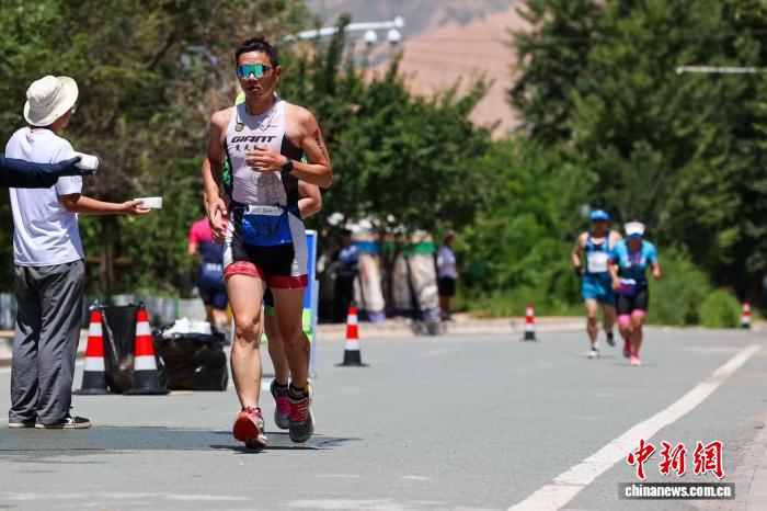 2025中国·尖扎黄河铁人三项公开赛汇聚百名选手