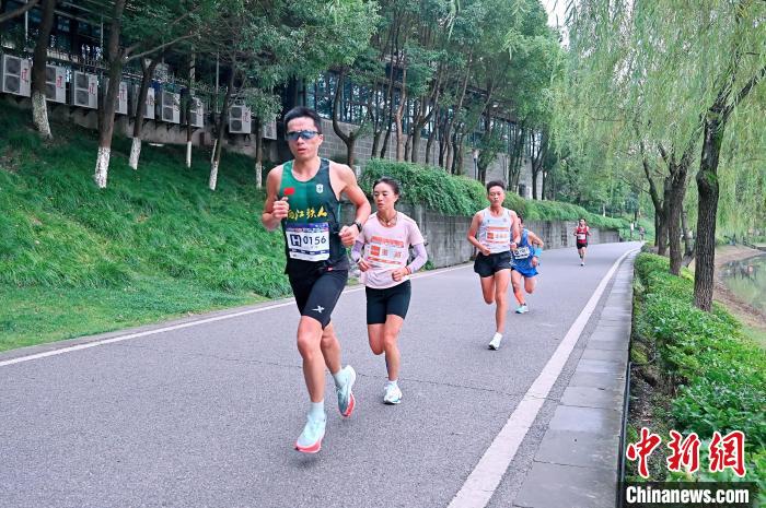 2023重庆开州汉丰湖半马赛：8000选手竞速湖畔 首