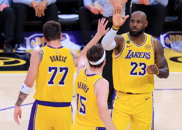 太阳惜败魔术 西部格局生变 湖人提前锁定季后赛