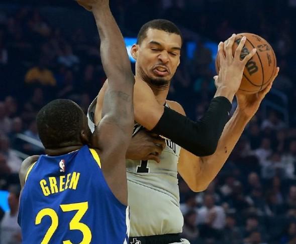 文班亚马狂砍41+18创马刺队史纪录