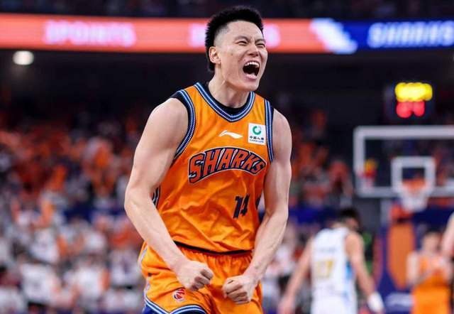 上海男篮豪取十五连胜 李弘权23分助队稳居榜首