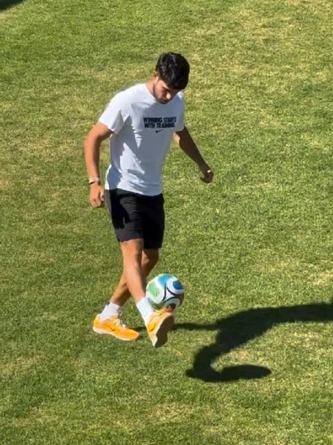 达洛绝杀破门 奥斯梅恩倒钩憾射 中国女篮力克捷