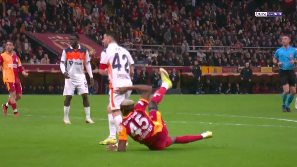 达洛绝杀破门 奥斯梅恩倒钩憾射 中国女篮力克捷