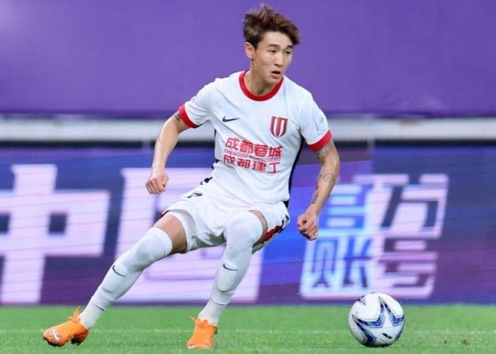 北京国安主场1-2负成都蓉城 争议判罚引争议