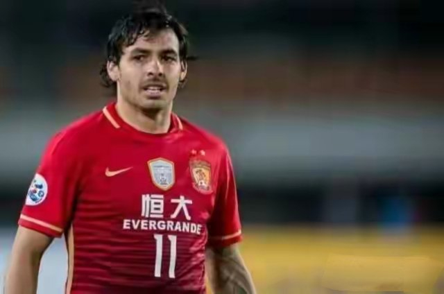 金元足球吸血鬼：四名“白嫖者”如何掏空中国