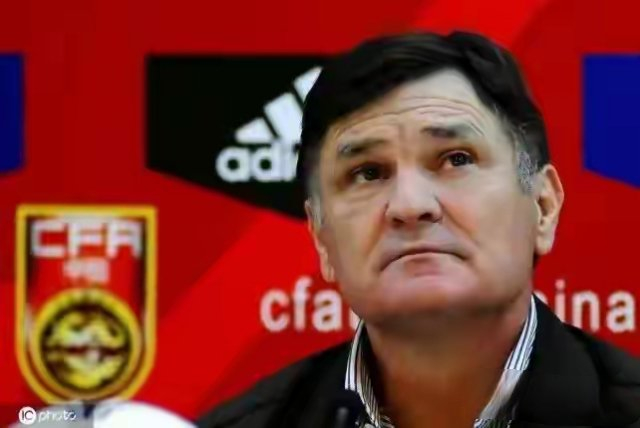 金元足球吸血鬼：四名“白嫖者”如何掏空中国