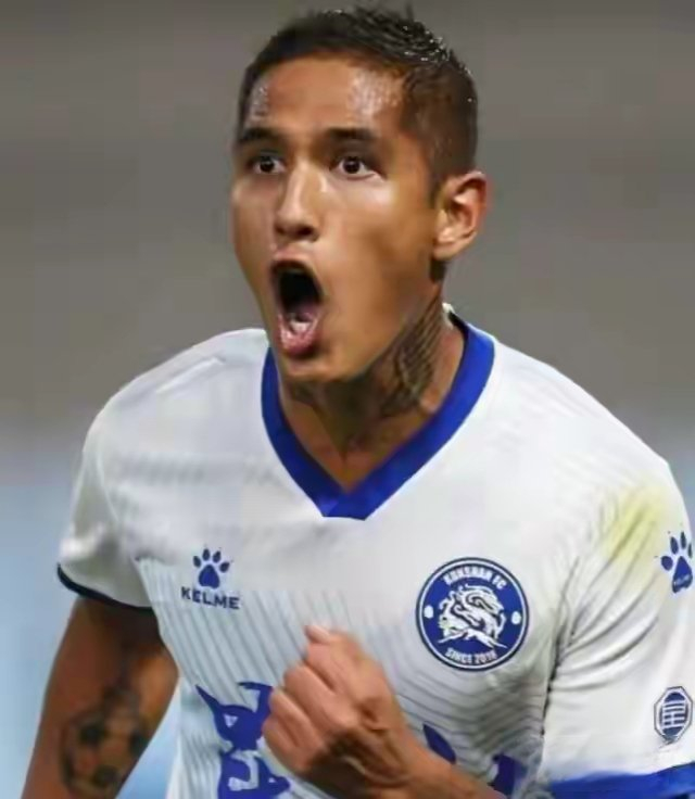 金元足球吸血鬼：四名“白嫖者”如何掏空中国